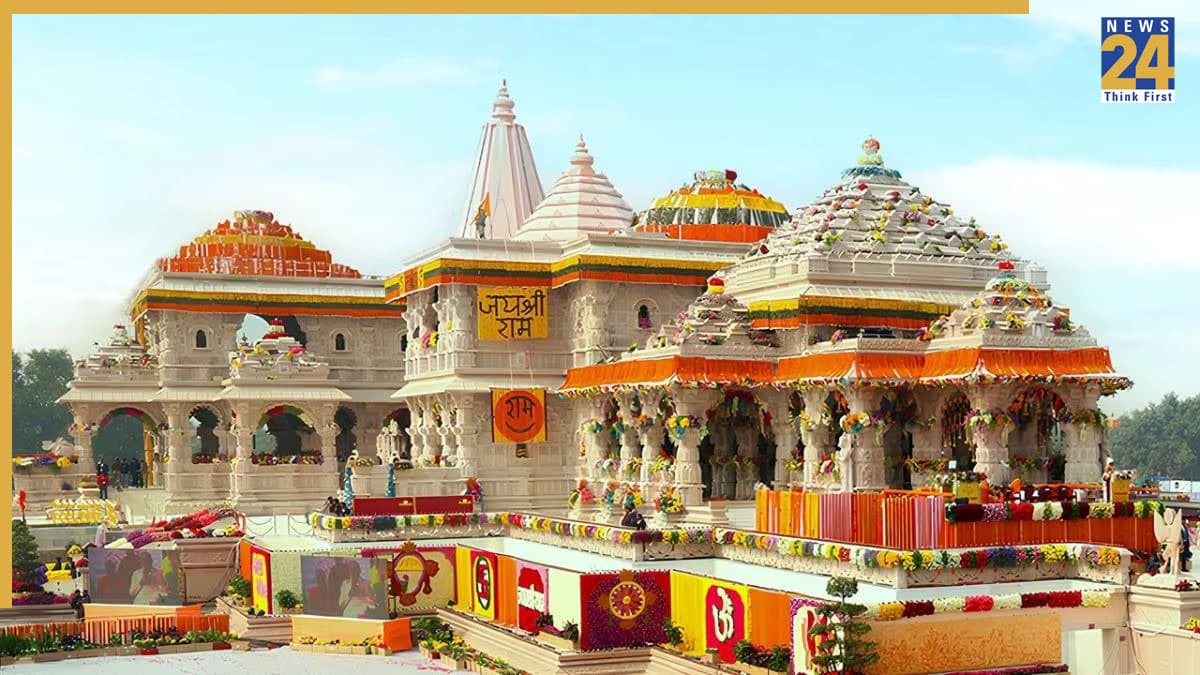 'राम मंदिर में चढ़ावा चोरी को लेकर हो रही बैठक को पुलिस ने रोका…', संतों ने लगाए आरोप