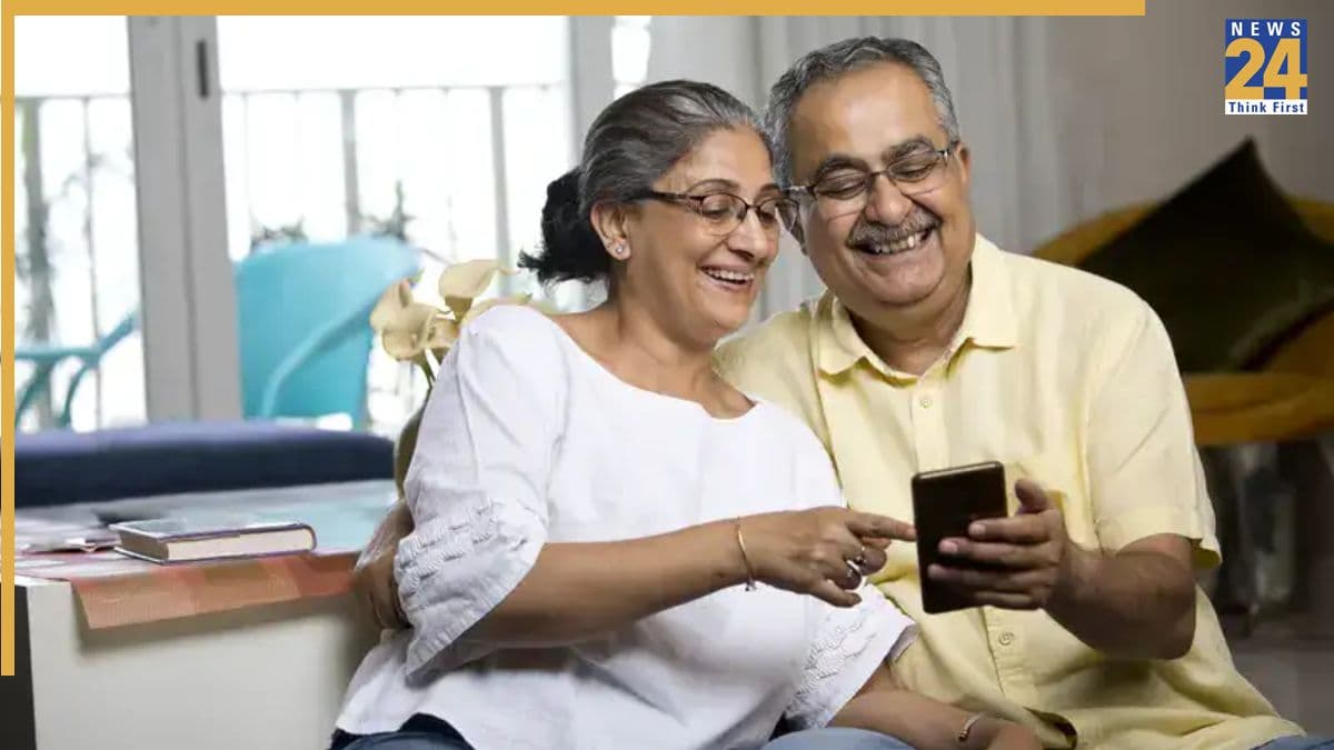 Senior Citizen Card Online: सिर्फ 10 रुपये में घर बैठे बनाएं सीनियर सिटीजन कार्ड, बस में छूट से लेकर बैंक में ज्यादा ब्याज तक मिलेंगे ये बड़े फायदे
