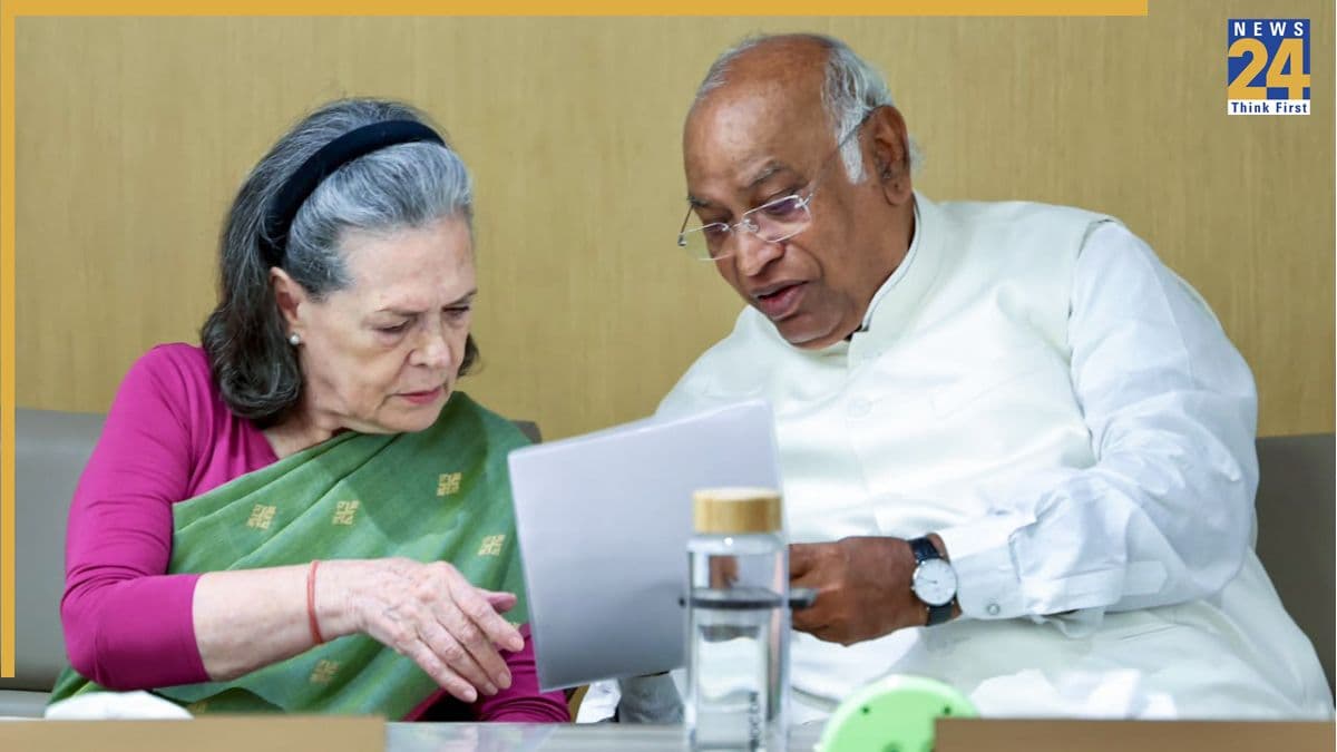'वंदे मातरम' के सिर्फ 2 छंद गाने पर क्यों अड़ी कांग्रेस? 89 साल पुराने किस रेफ्रेंस को बना रही ढाल