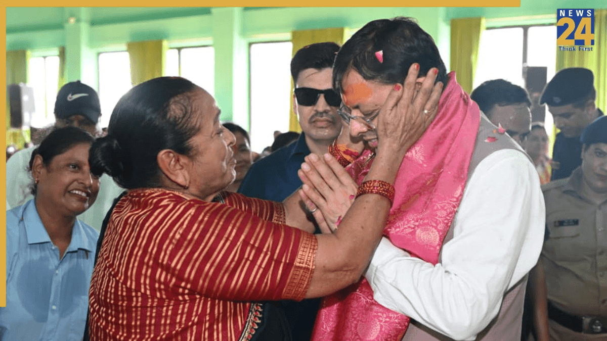 मुख्यमंत्री पुष्कर धामी की बड़ी घोषणा: अब 60 वर्ष की आयु से महिलाओं को रोडवेज बसों में मिलेगा मुफ्त सफर