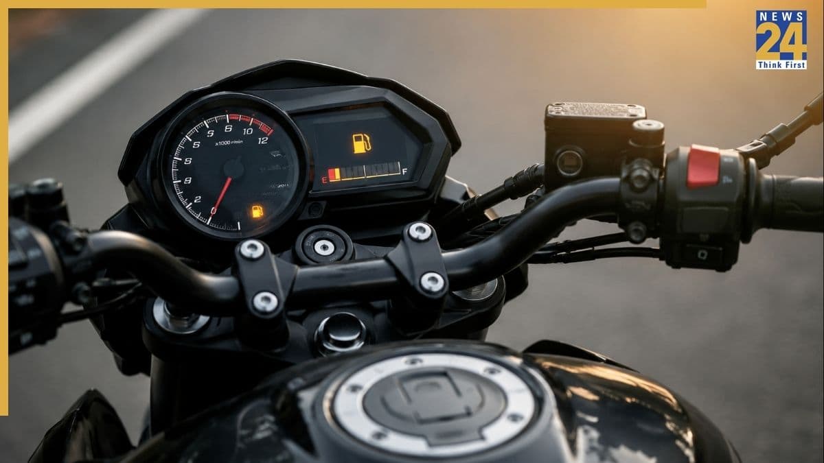 क्या रिजर्व पर बाइक चलाने से खराब होता है इंजन, Reserve पर कितने किमी चल सकती है गाड़ी?
