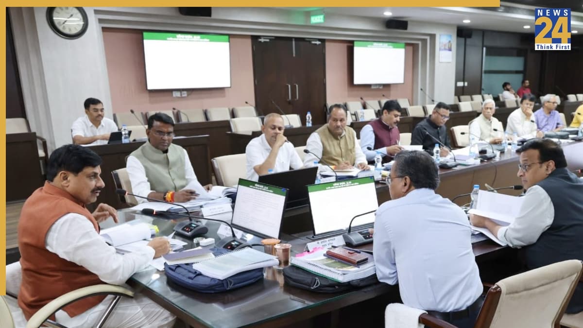 मुख्यमंत्री डॉ. मोहन ने दिए निर्देश, वन पर्यटन को दें विस्तार, होम स्टे के जरिए जनजातियों की बढ़ाएं आय