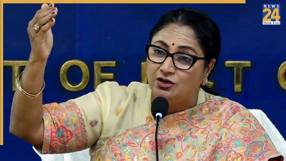 Delhi Lakshmi Yojana 2026: सिर्फ 7 दिनों में 5 लाख से ज्यादा महिलाओं ने किया अप्लाई, जानिए किसे मिलेंगे 2500 रुपये और कैसे करें आवेदन