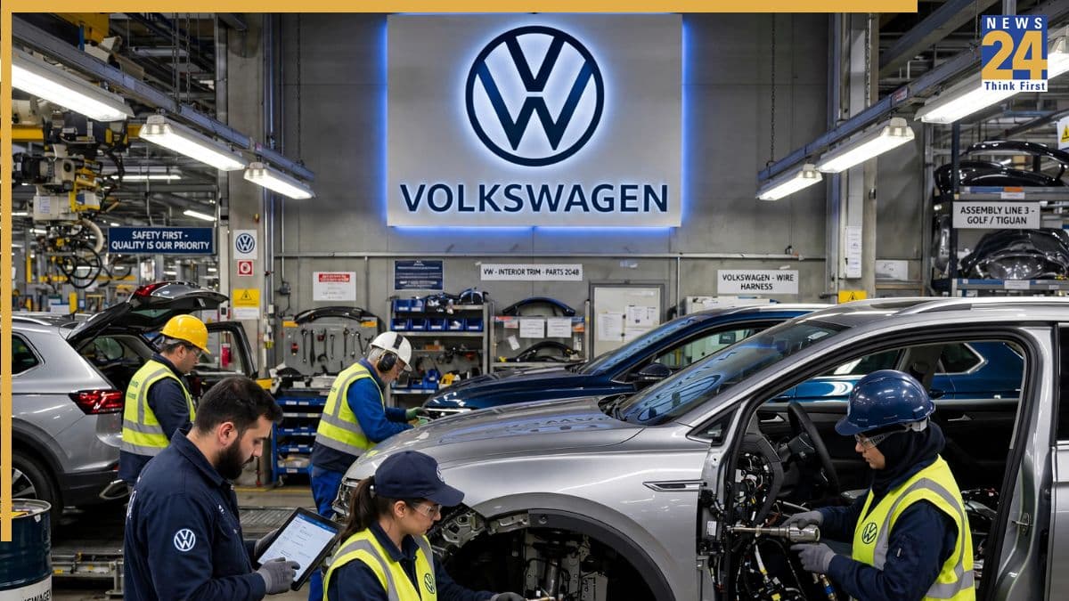 Volkswagen Layoffs: Volkswagen में 1 लाख छंटनी की तैयारी, भड़की यूनियन ने दी स्ट्राइक की चेतावनी