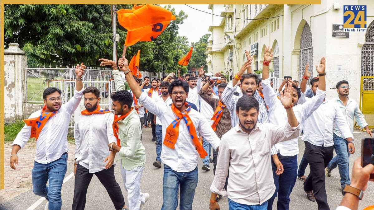 केरल में लेफ्ट के 40 साल पुराने किले में ABVP की सेंध, SFI का सूपड़ा साफ