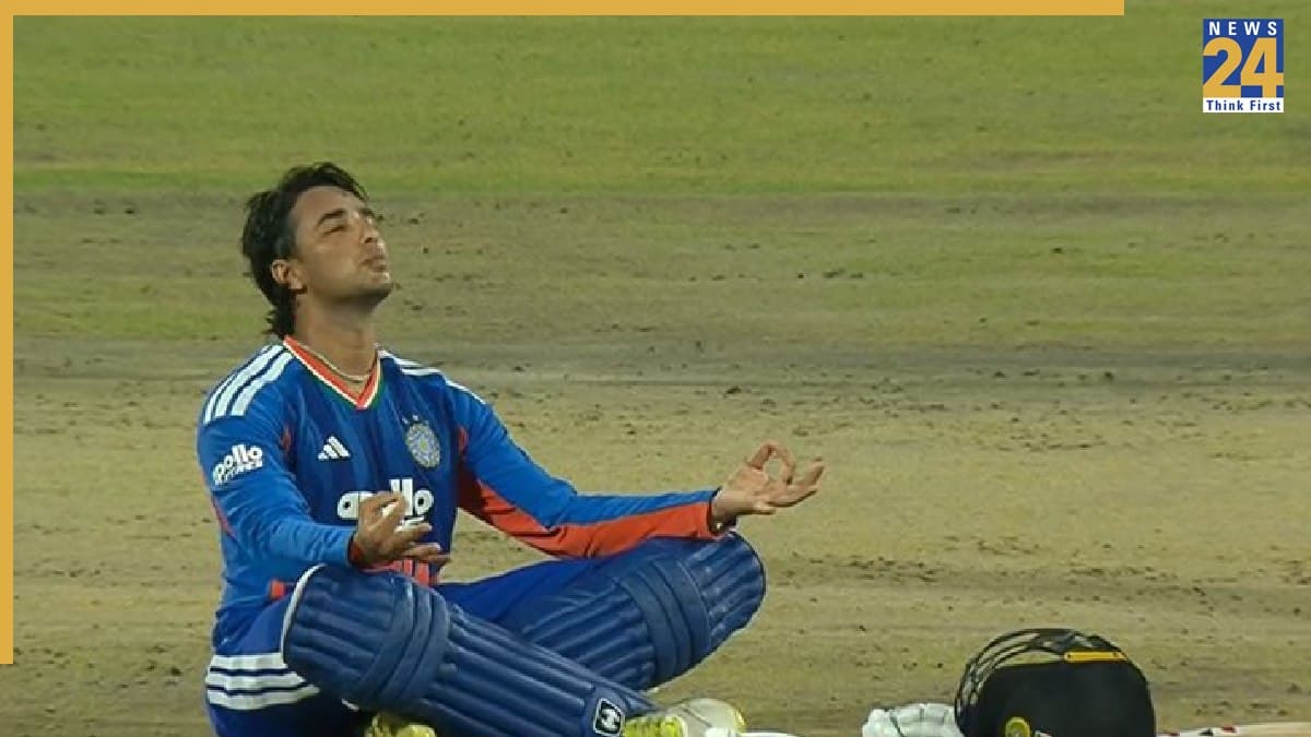 IND vs AFG: अभिषेक शर्मा ने सिर्फ 30 गेंदों में शतक जड़कर रचा इतिहास, दिग्गजों को छोड़ दिया पीछे