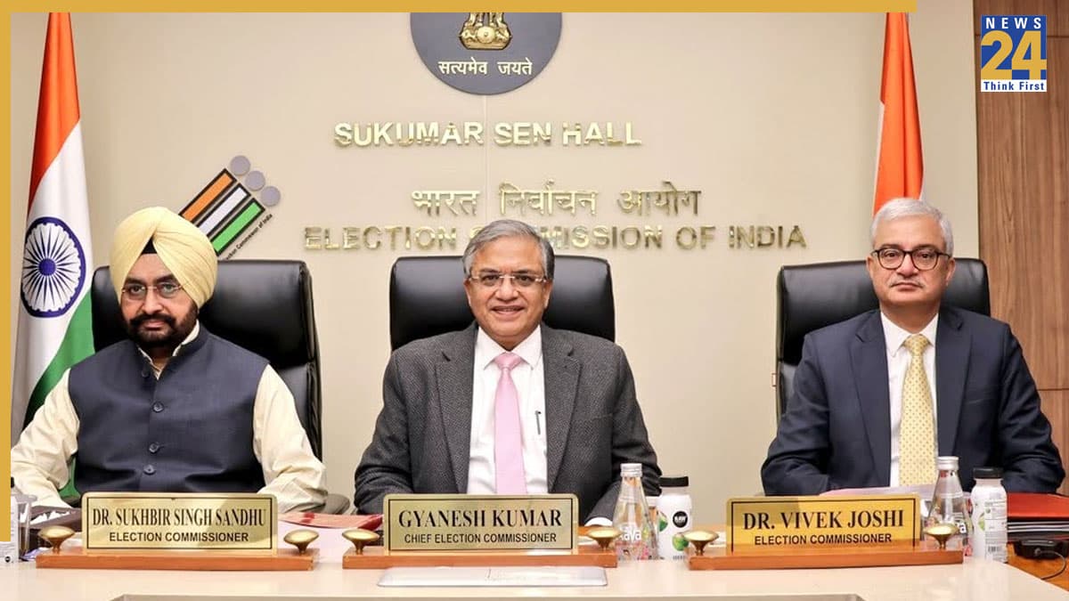 चुनाव आयोग ने की बैठक, SIR को लेकर EC ने लिए कई अहम फैसले; दिल्ली-महाराष्ट्र के वोटर्स को भी मिलेगी राहत