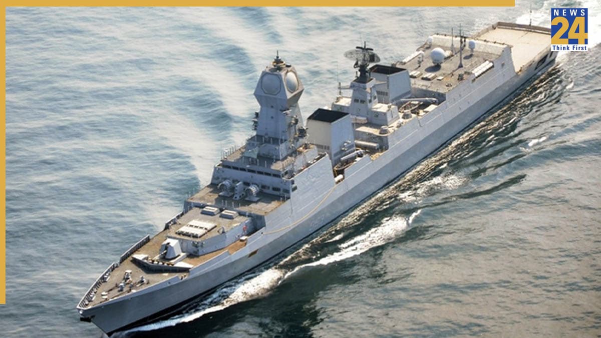 INS कोलकाता vs PNS हुनैन… कैसे पाकिस्तानी नेवी ने खुद ही अपने पैर पर मारी कुल्हाड़ी? जानें कौन कितना ताकतवर