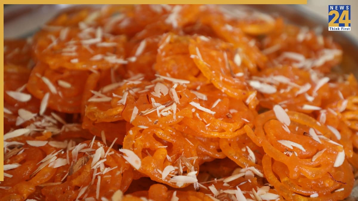 Jalebi Recipe: इंदौर की फेमस पतली जलेबी अब घर कैसे बनाएं? नोट करें आसान रेसिपी