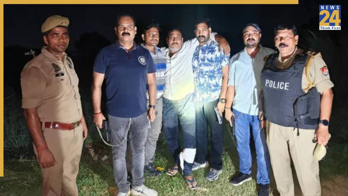 कौशांबी पटाखा फैक्ट्री ब्लास्ट का आरोपी शकील मुठभेड़ में गिरफ्तार, रोते हुए हाथ जोड़ मांगी माफी, 50000 था इनाम