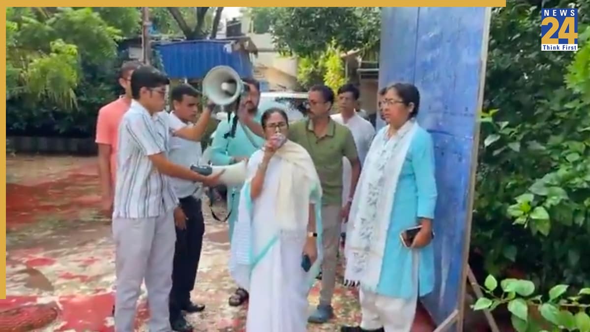 'वर्दी छोड़कर बीजेपी का झंडा थाम ले पुलिस', कुणाल घोष पर हमले को लेकर भड़कीं ममता बनर्जी