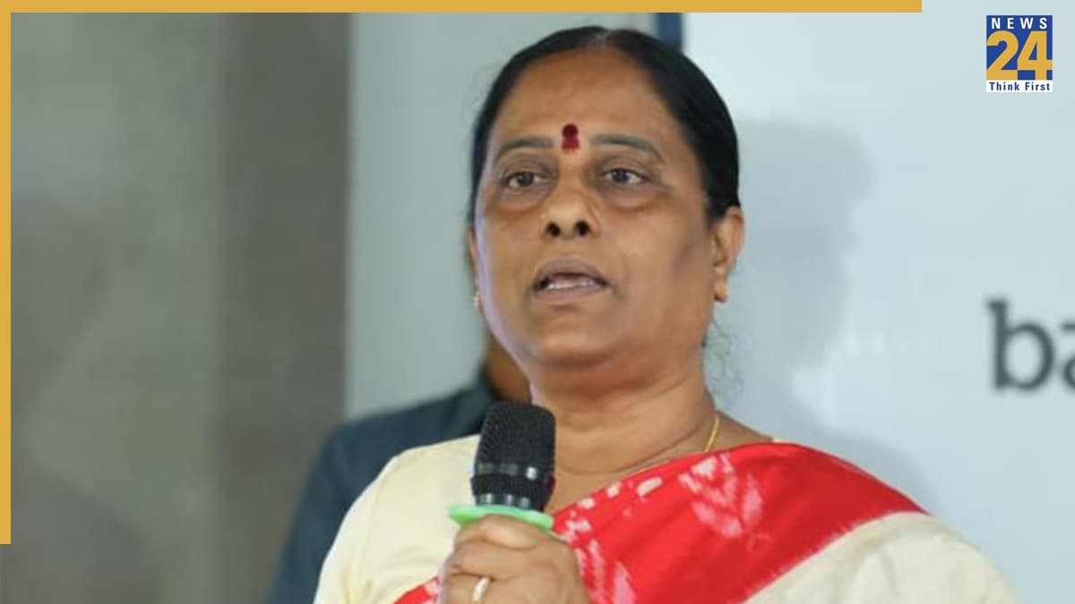 तेलंगाना कैबिनेट से अचानक हटाई गईं मंत्री कोंडा सुरेखा, मुख्यमंत्री रेवंत रेड्डी के खिलाफ बेटी ने की थी विवादित टिप्पणी