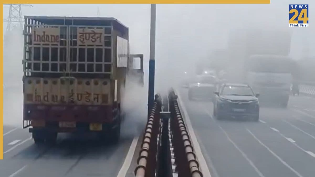नोएडा: LPG सिलेंडर से भरे ट्रक में लगी आग, एलिवेटेड रोड पर हुआ हादसा, लाखों का नुकसान