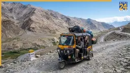 स्पीति की खतरनाक सड़कों पर ऑटो चला रहे ब्रिटिश टूरिस्ट, देखकर भारतीय ट्रैवलर भी रह गया हैरान