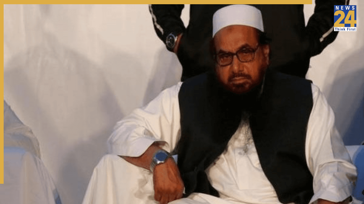 हाफिज सईद पाकिस्तान में मौजूद, NIA ने अदालत को दी जानकारी; दूसरी बार जारी हुआ गैर-जमानती वारंट