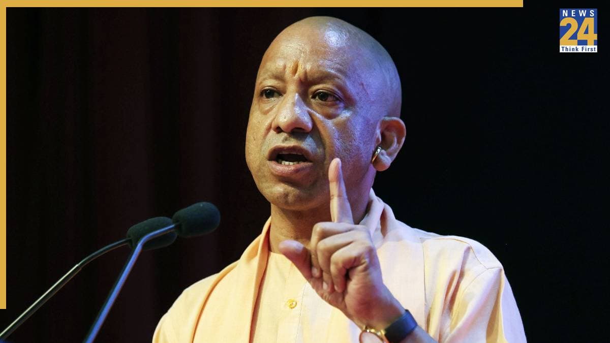 'पहले UP में होते थे उपद्रव, अब दुनिया में बिक रहे हैं यहां के उत्पाद', लखनऊ में गरजे CM योगी आदित्यनाथ