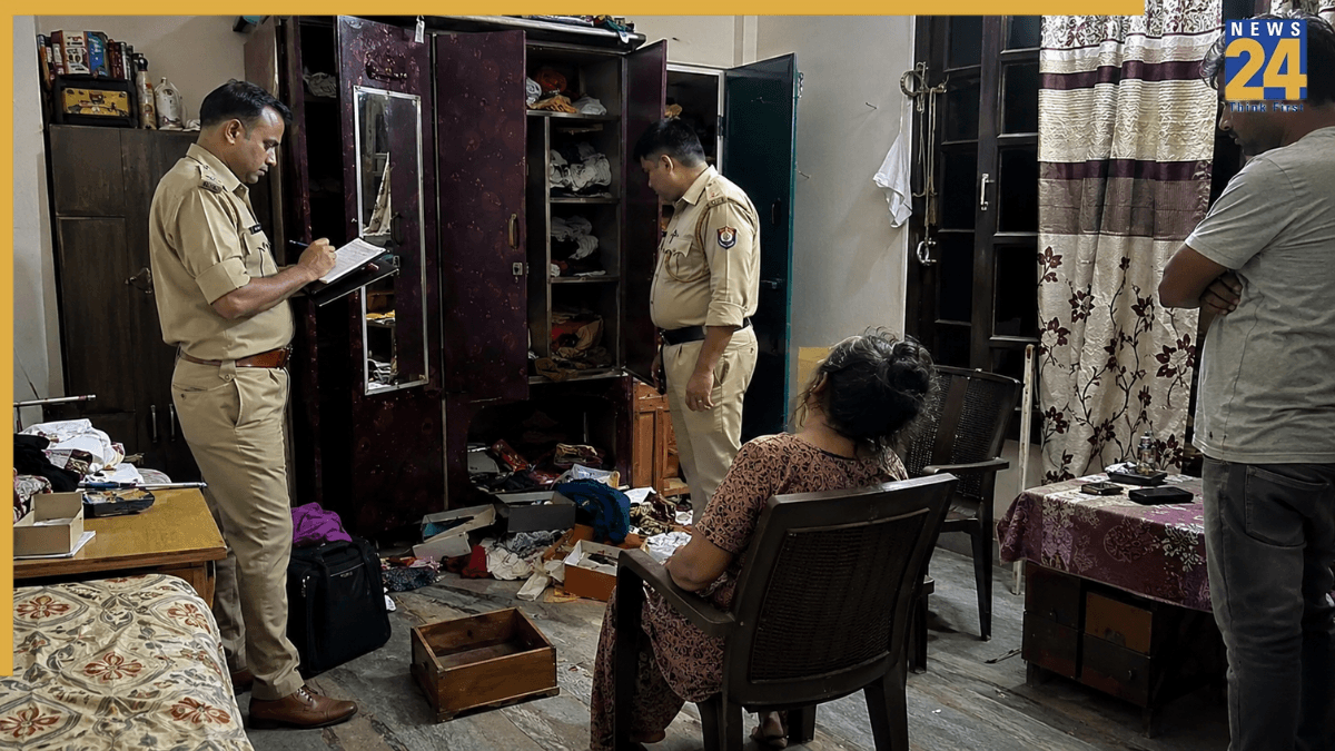 लूट की कोशिश या कोई और मकसद? कानपुर में कुर्सी पर बैठी मिली महिला की लाश, गर्दन पर निशानों ने खोला मौत का राज़