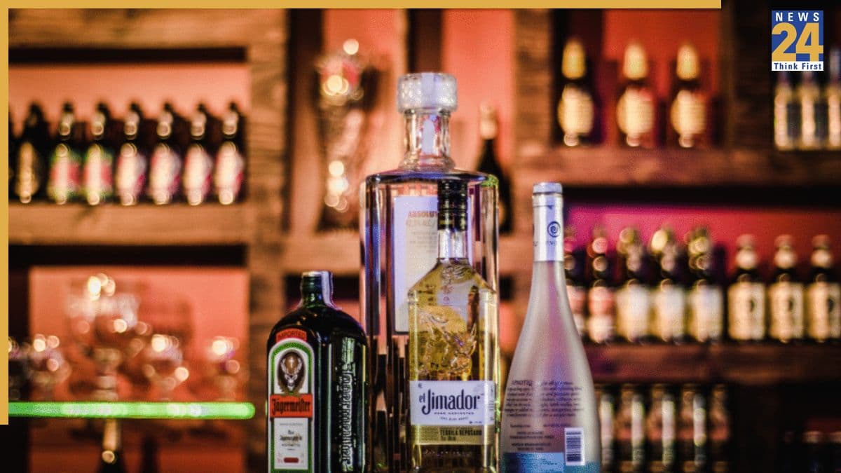 Liquor Price Hike In Delhi: त्योहारों से पहले दिल्ली वालों को झटका! अक्टूबर से महंगी हो सकती है शराब, बढ़ेगी एक्साइज ड्यूटी