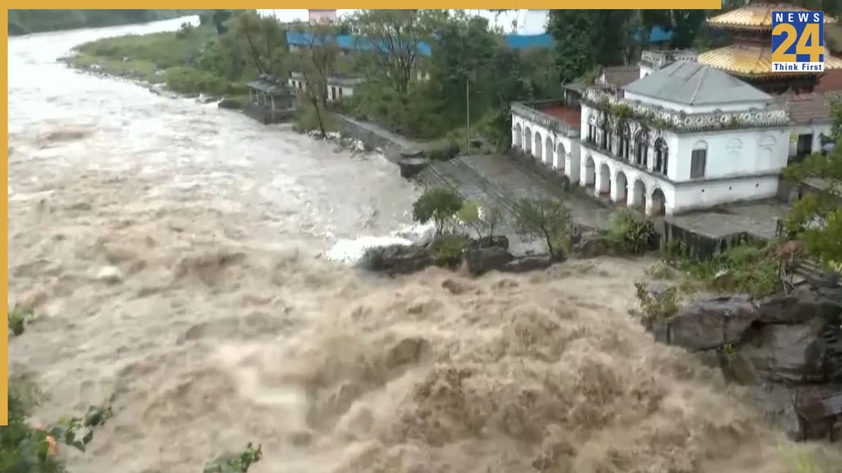 Heavy rain in Nepal, Bagmati River flooding, Kathmandu highway closed