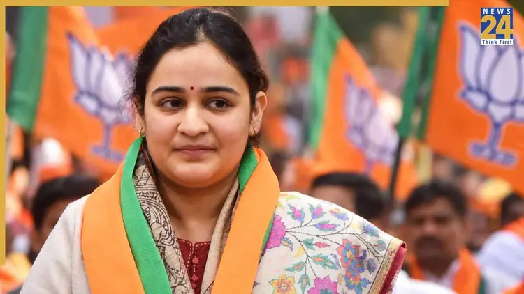 'इच्छा तो नहीं लेकिन…', क्या अपर्णा यादव को समाजवादी पार्टी के गढ़ से UP विधानसभा चुनाव में उतारेगी BJP?
