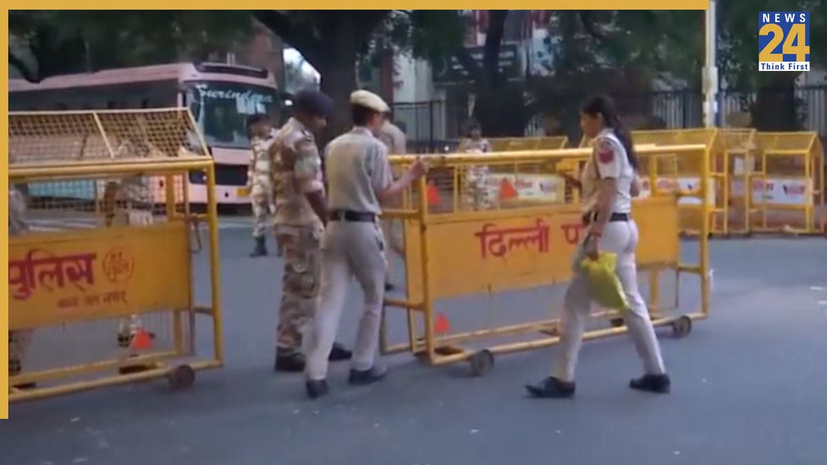 CEC विवाद के बीच दिल्ली में बढ़ी सुरक्षा, विपक्ष के मार्च से पहले जंतर-मंतर और संसद से लेकर ECI ऑफिस तक कड़ा पहरा