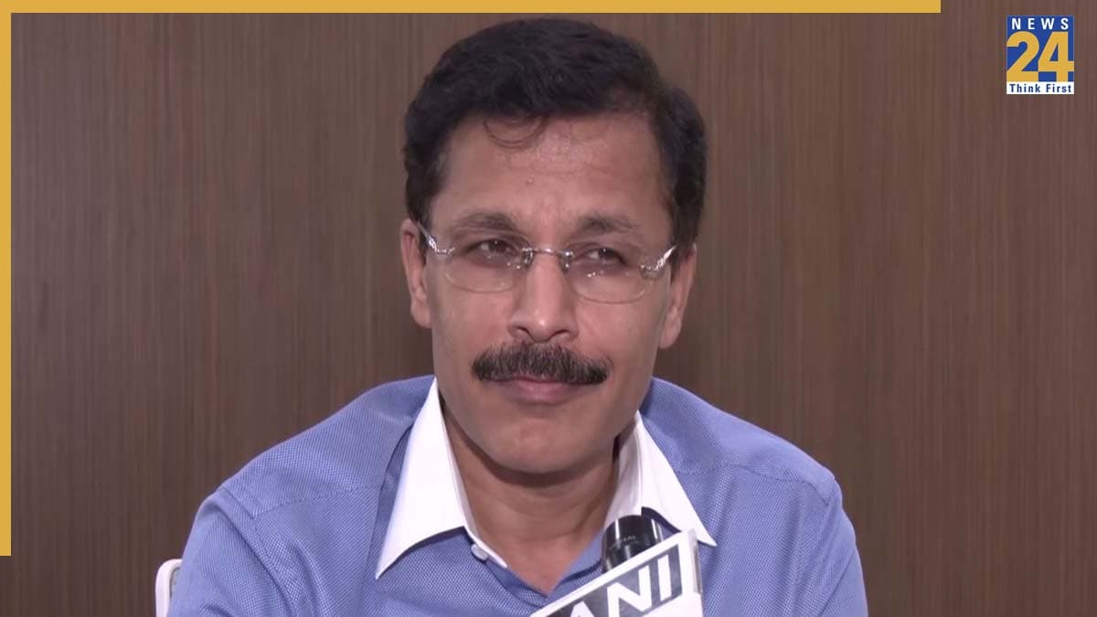 ‘पहले अपने बच्चों को खिलाएं', पान मसाला एड को लेकर बॉलीवुड सेलेब्स पर भड़के FDA कमिश्नर तुकाराम मुंढे