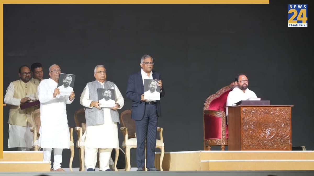 रणबीर कपूर और एन. चंद्रशेखरन ने लॉन्च की गुरुदेवश्री राकेशजी की बायोग्राफी 'Beyond', बोले- शब्दों में बयान करना मुश्किल है अनुभव