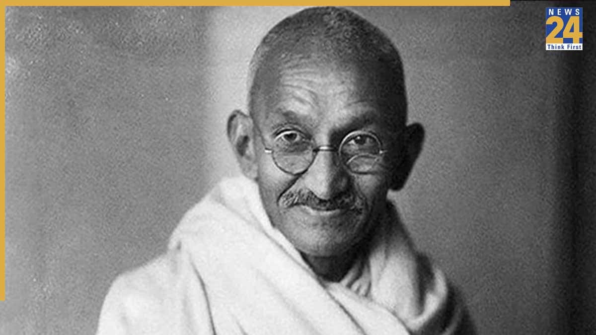 दुनिया के इन 10 देशों में मौजूद हैं महात्मा गांधी की प्रतिमाएं, जिस विदेशी मुल्क में की पढ़ाई आज वहां भी है बापू की मूर्ति