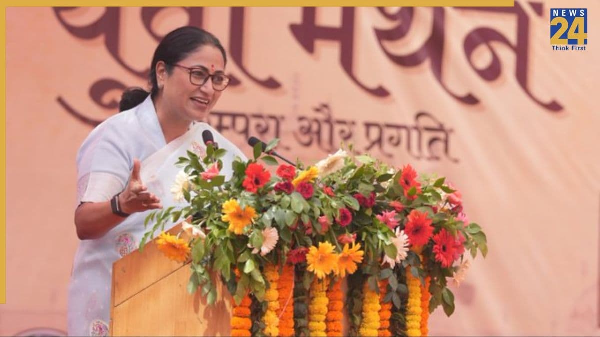 महिलाओं की सुरक्षा के नाम पर सिर्फ लड़कियों पर पाबंदी क्यों? रेखा गुप्ता ने उठाया सवाल