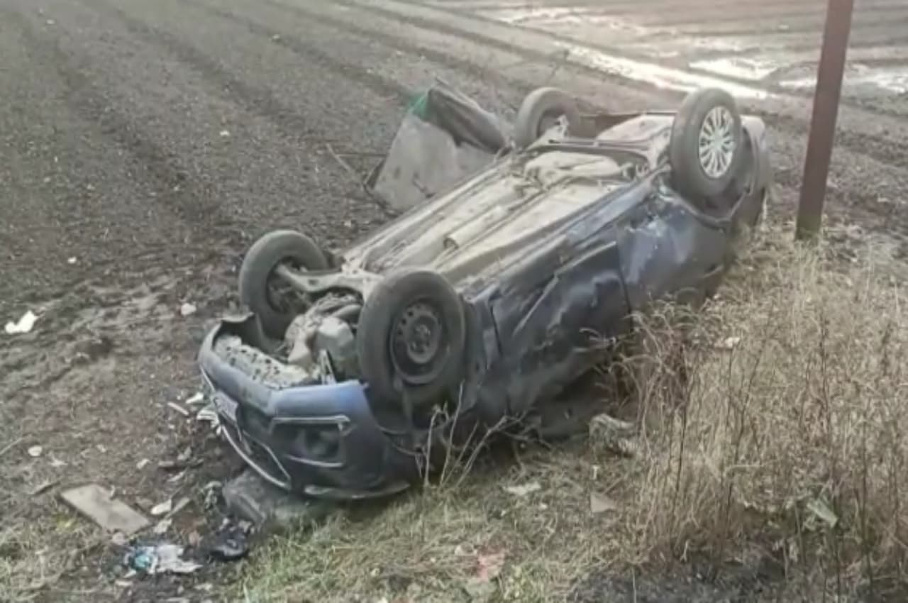 MP Road Accident: ठेले को टक्कर मारते हुए पलटी तेज रफ्तार कार, मौके पर एक मासूम की मौत