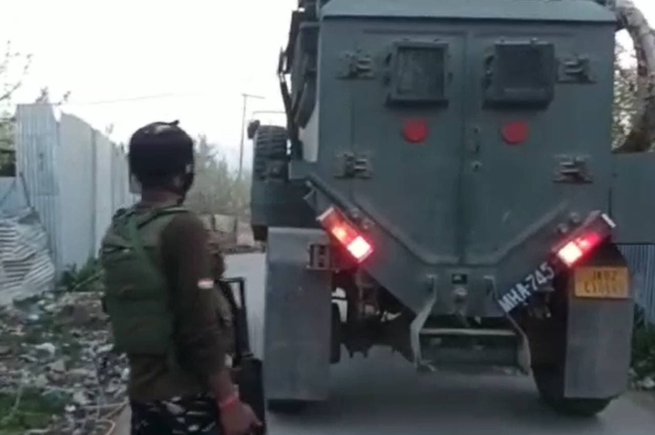 Jammu-Kashmir: शोपियां में मुठभेड़ में फंसे आतंकी भाग निकले, 13 घंटे बाद सर्च ऑपरेशन बंद