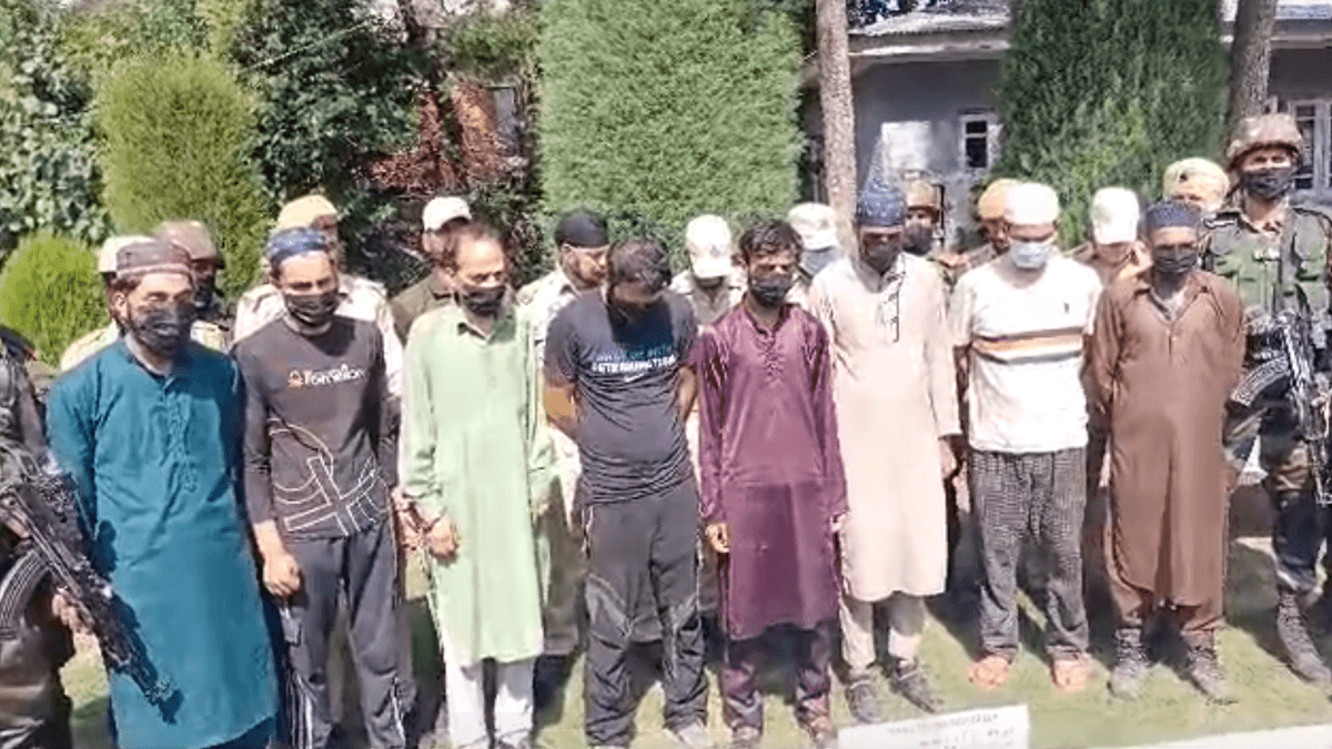 जम्मू-कश्मीर को दहलाने की साजिश रच रहा पाकिस्तान, लश्कर के 8 मददगारों ने किया खुलासा