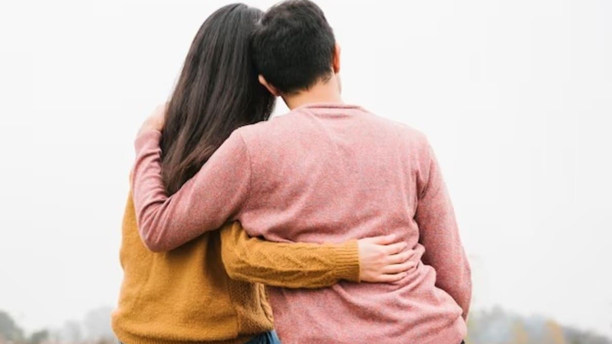 Happy Hug Day 2024: 6 तरीके से लगा सकते हैं अपने पार्टनर को गले, जानें तरीका और मतलब