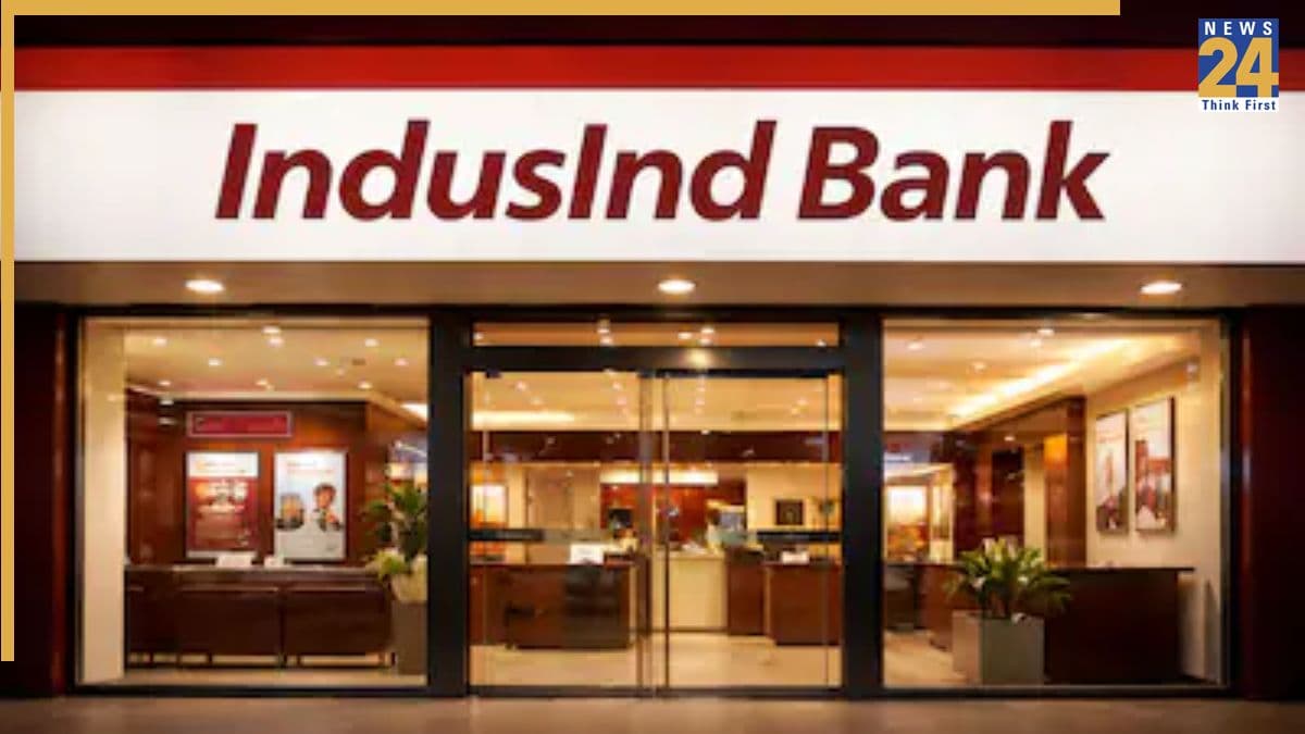IndusInd Bank Share: इंडसइंड बैंक के खिलाफ PMO और RBI में शिकायत! इनसाइडर ट्रेडिंग के आरोपों के बीच शेयर 2% से ज्यादा टूटे