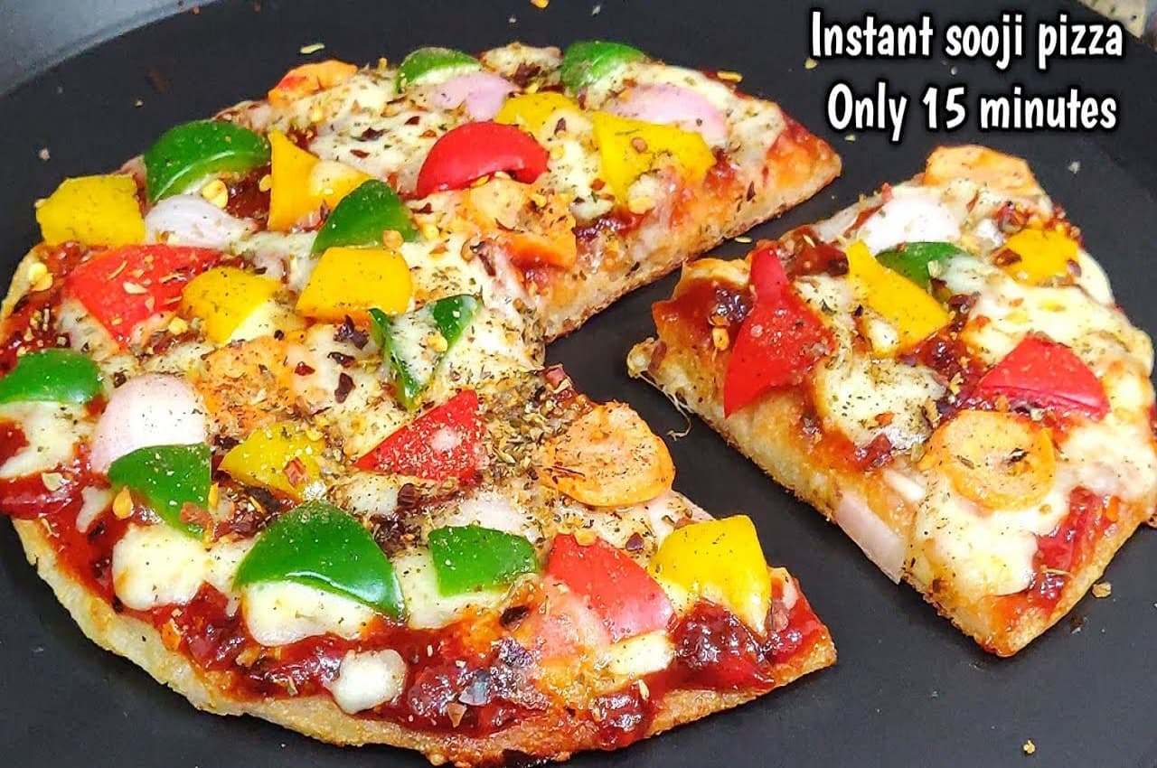 Suji Pizza Recipe: इस वीकेंड लंच में टेस्टी और हेल्दी सूजी पिज्जा बनाकर बच्चों को करें खुश, जानें रेसिपी
