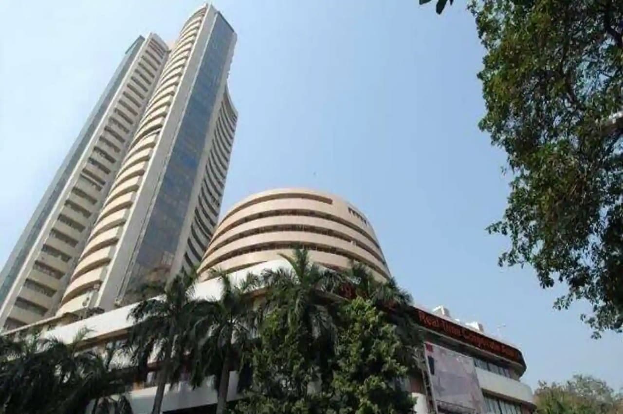 Share Market Update: सेंसेक्स 140 अंक गिरा, निफ्टी 17.5K से नीचे फिसला। अडानी एंटरप्राइजेज की हालत खराब!
