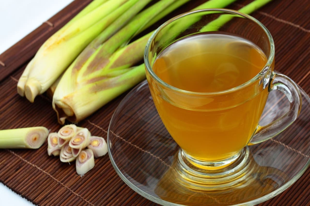 Immunity Booster Drink: इम्यूनिटी को स्ट्रॉंग बनाती है गर्मागर्म लेमन ग्रास हर्बल टी, ये रही बनाने की विधि