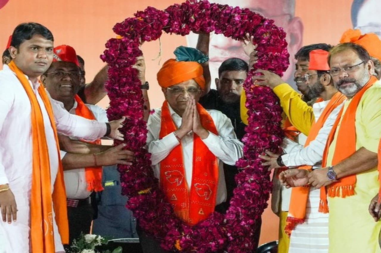 Bhupendra Patel Swearing In Ceremony: भूपेंद्र पटेल ने ली CM पद की शपथ, कैबिनेट में इन्हें किया गया शामिल