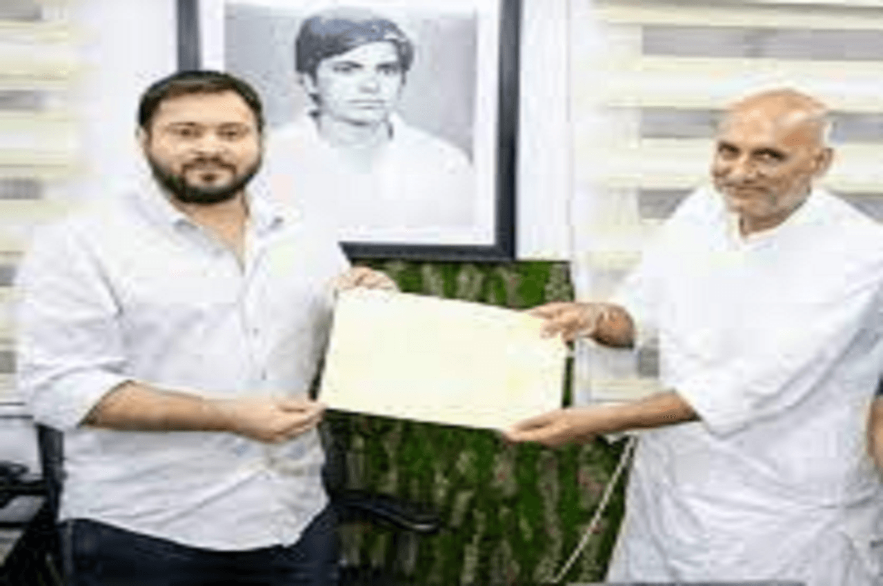 Ramcharitmanas: शिक्षा मंत्री के बचाव में आए डिप्टी सीएम, संविधान को बताया बड़ा ग्रंथ