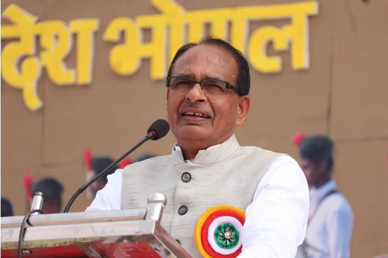 MP News: CM शिवराज का बड़ा ऐलान, मध्य प्रदेश के स्कूलों में पढ़ाया जाएगा गीता, रामायण का पाठ