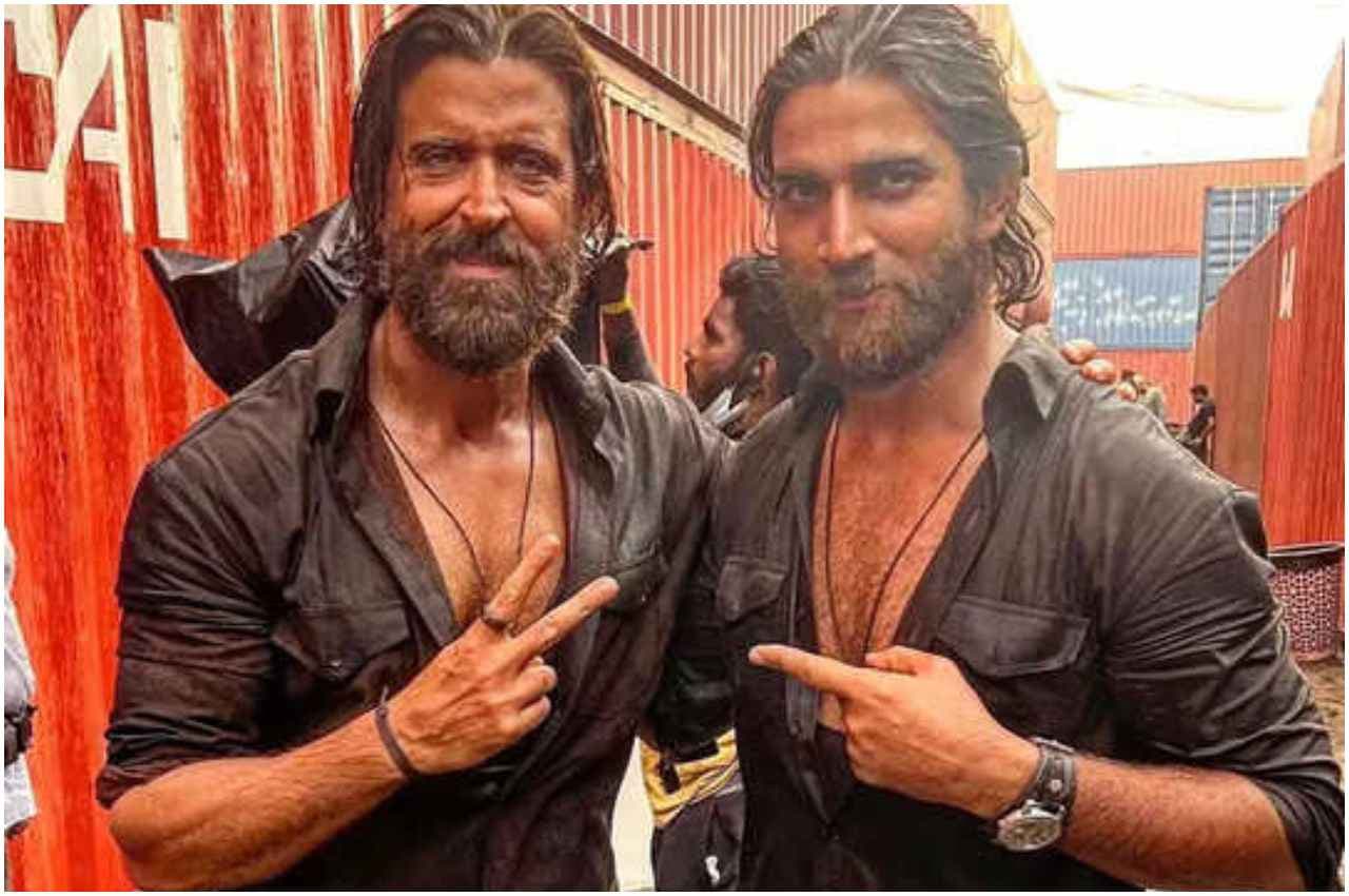 Hrithik Roshan Photo With Stuntman: सुशांत सिंह राजपूत इज बैक! SSR का जेरॉक्स है Hrithik Roshan का स्टंटमैन