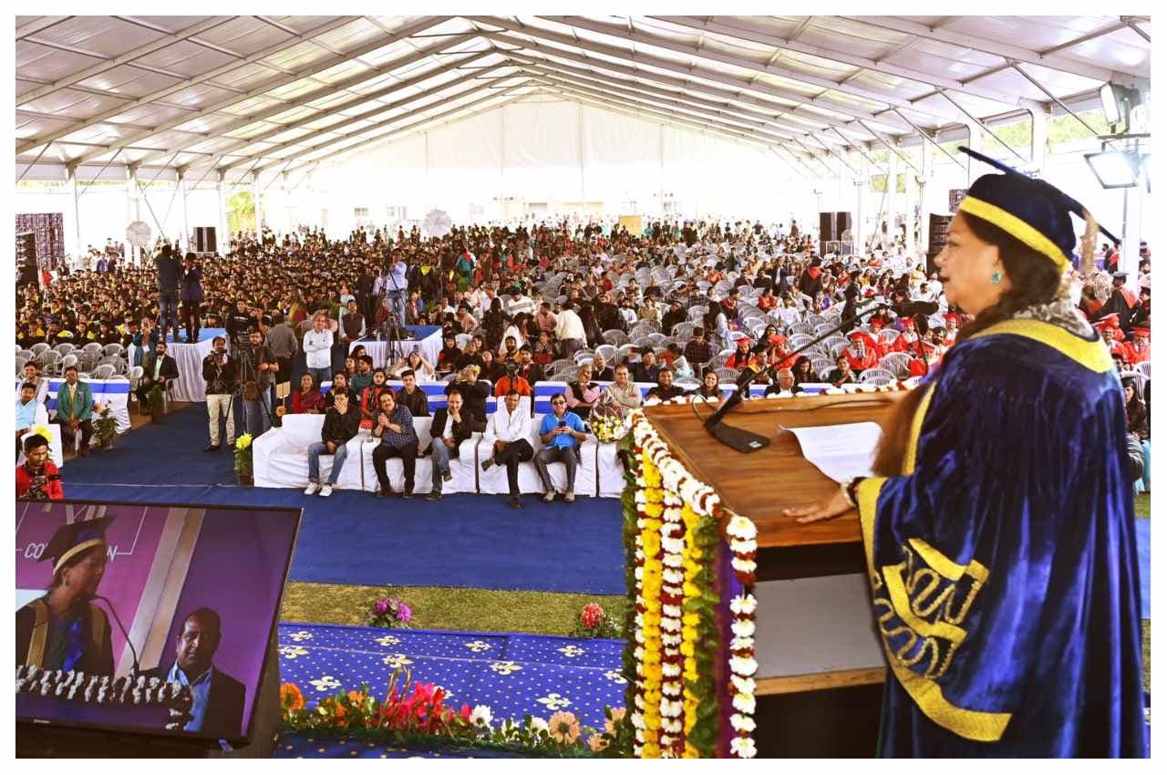 Jaipur News: दीक्षांत समारोह में बोली पूर्व सीएम- मैं उन बच्चों का दर्द समझ सकती हूं, जो रीट की परीक्षा में छले गए