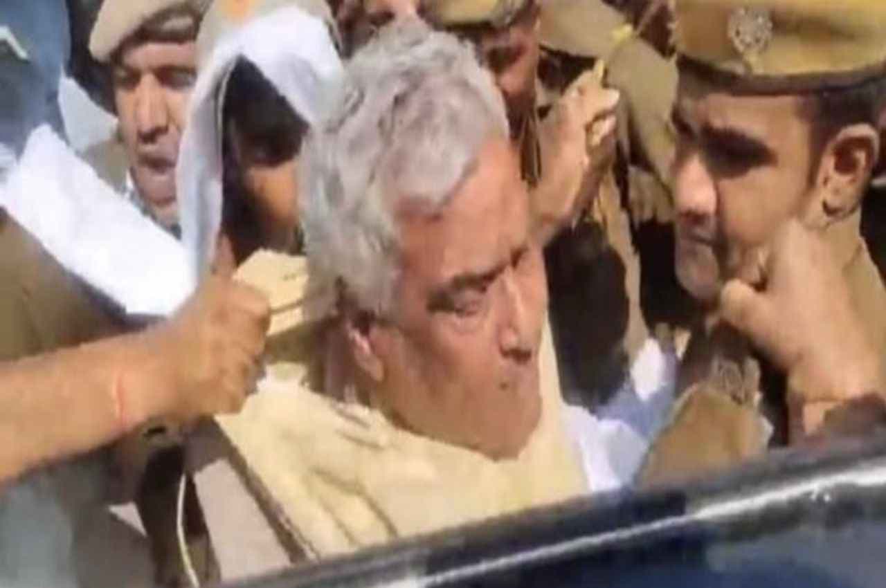 Jaipur News: पुलिस हिरासत में सांसद किरोड़ीलाल की तबीयत बिगड़ी, समर्थकों ने लगाया बदसलूकी का आरोप