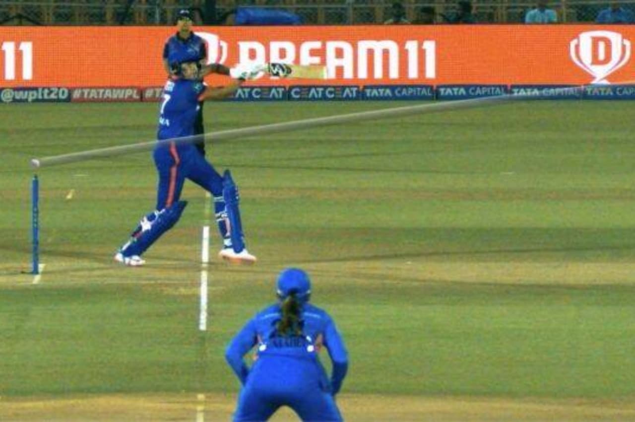 WPL Final, MI vs DC: नो बॉल थी या नहीं? विवादित फुल टॉस गेंद पर आउट हईं शैफाली वर्मा, देखें वीडियो
