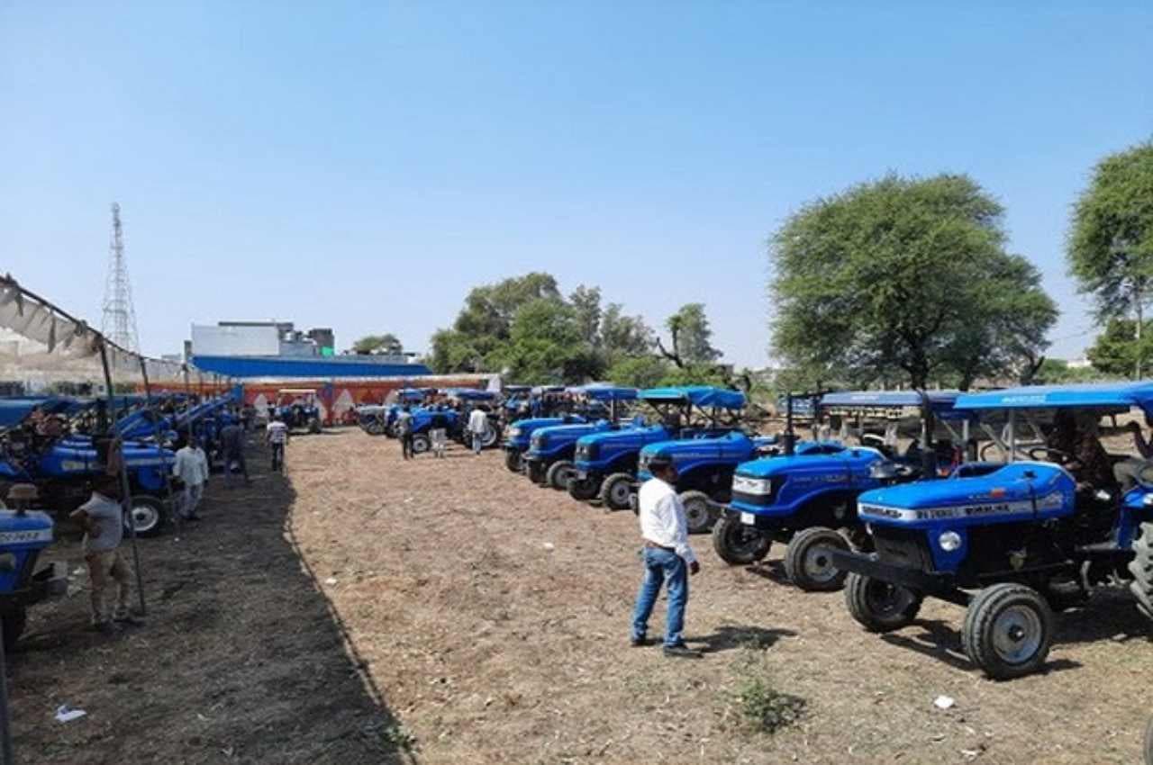 Rajasthan News, Barmer News, Wedding procession, Roli Village, Gudamalani village, Tractors Rajasthan News, Barmer News, Wedding procession, Roli Village, Gudamalani village, Tractors