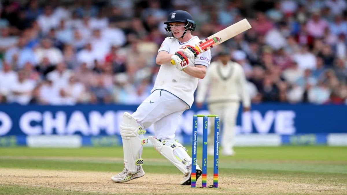 Ashes Series: 'ये रॉकेट छक्का है', Chris Woakes ने बल्ले से मचाई तबाही, उड़ा डाले मिचेल स्टार्क के होश, देखें VIDEO