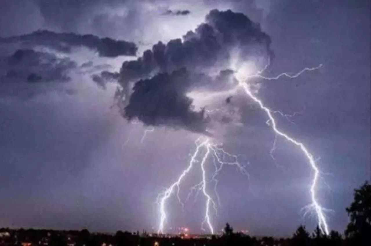 Aaj Ka Mausam, Delhi-NCR Weather, Skymet Weather, Today Weather Update, Weather Alert, Weather Forecast, Monsoon Update Weather Alert: मौसम विभाग ने इन राज्यों के लिए जारी की चेतावनी, भारी बारिश के साथ बिजली गिरने की जताई संभावना