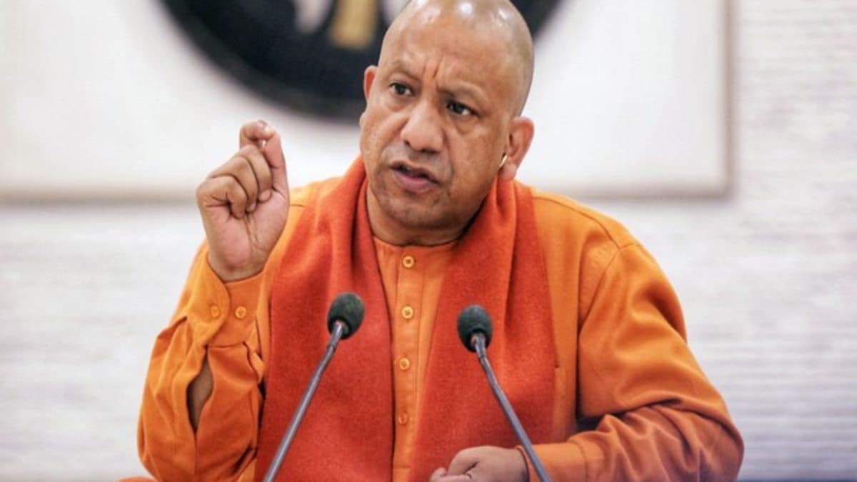 CM Yogi, UP News, UP crime News, UP Police सीएम योगी आदित्यनाथ ने एक बार फिर अपनी हिंदुत्ववादी छवि को धार देने की कोशिश की है।