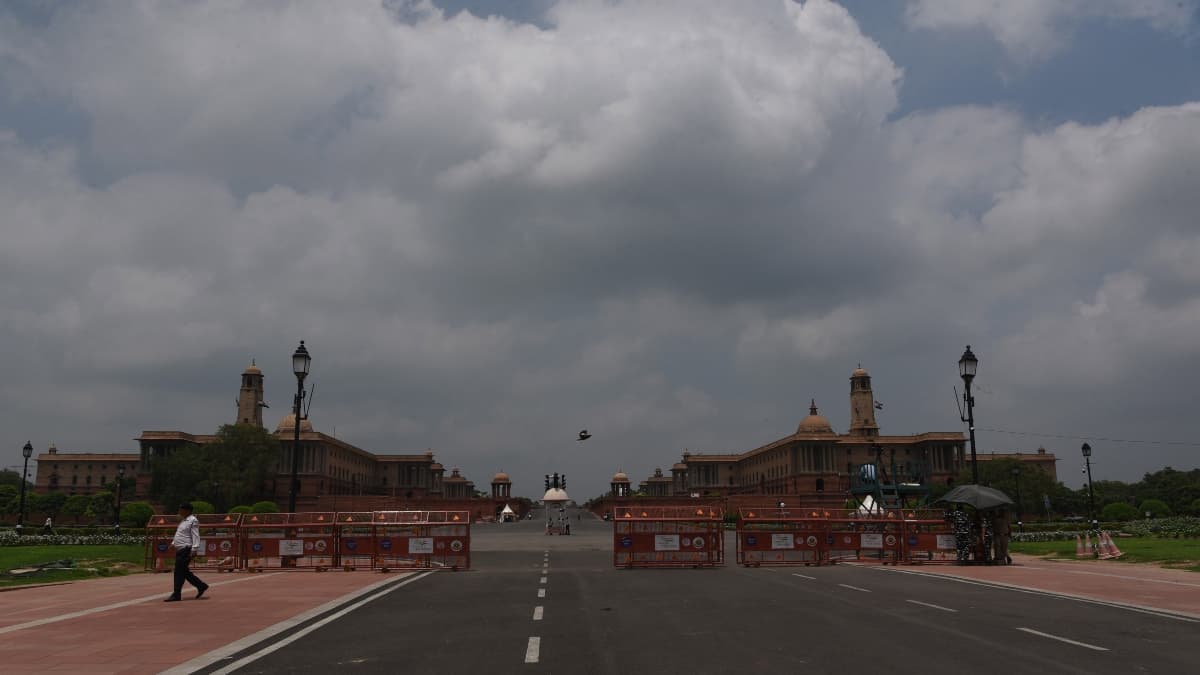 Weather Update Today: बढ़ने वाली है ठंड! कई राज्यों में बारिश का अलर्ट; जानें अगले दो दिन के मौसम का हाल