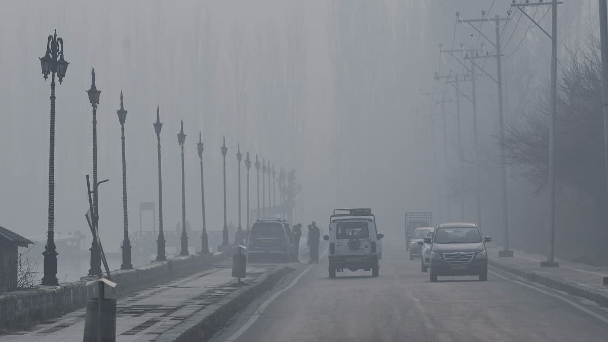 Weather Forecast: मध्य प्रदेश और बंगाल समेत पांच राज्यों के लिए कोहरे का अलर्ट, कमजोर पड़ा मिचौंग